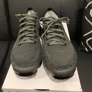 Women’s vapormax flyknit size 9.5